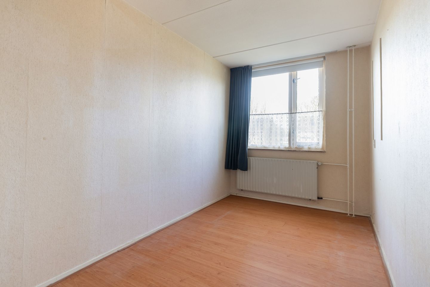Spacious terraced house with south-west garden and potential for five bedrooms — 24