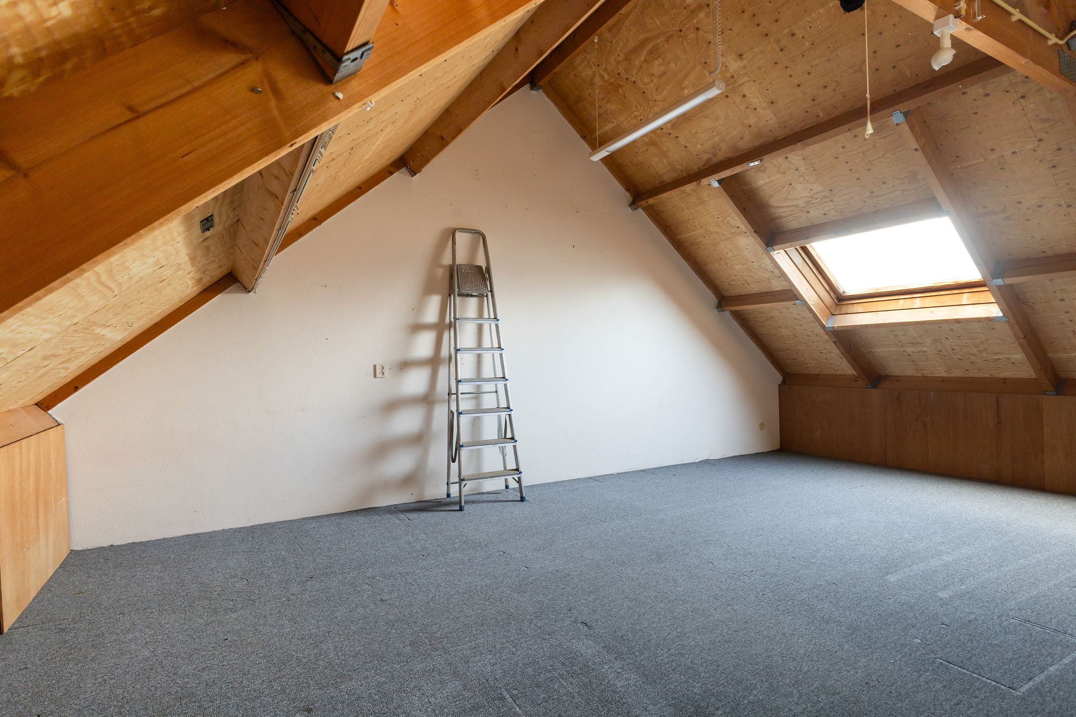 Spacious terraced house with south-west garden and potential for five bedrooms — 37