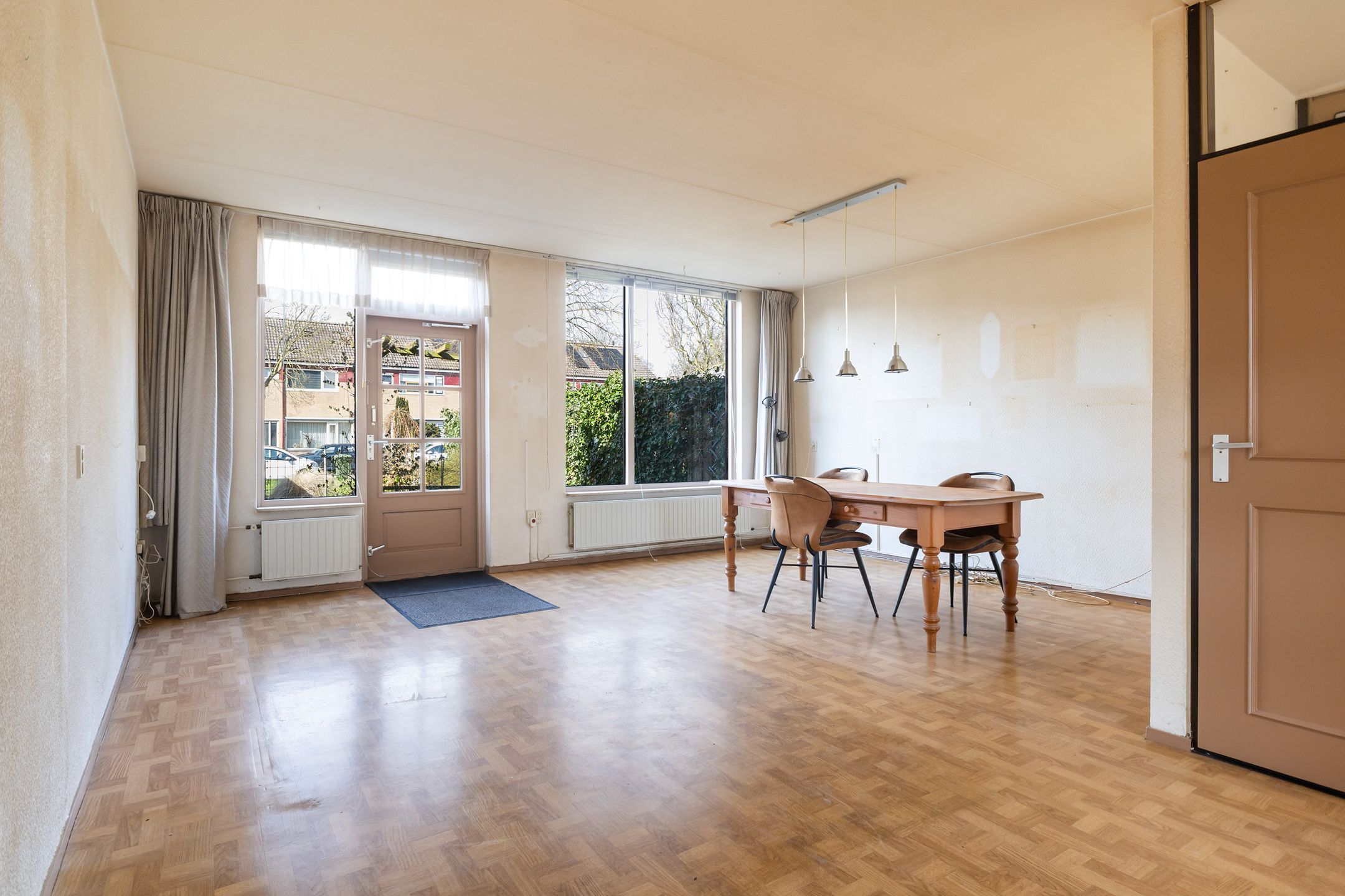 Spacious terraced house with south-west garden and potential for five bedrooms — 18