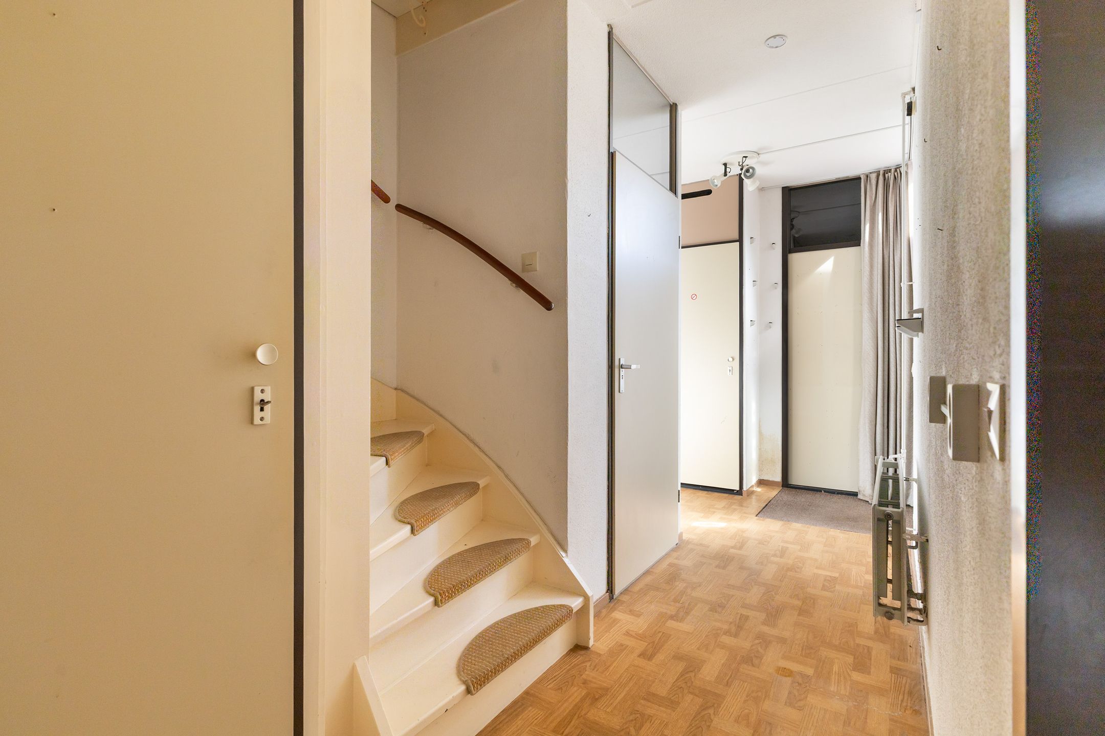 Spacious terraced house with south-west garden and potential for five bedrooms — 15