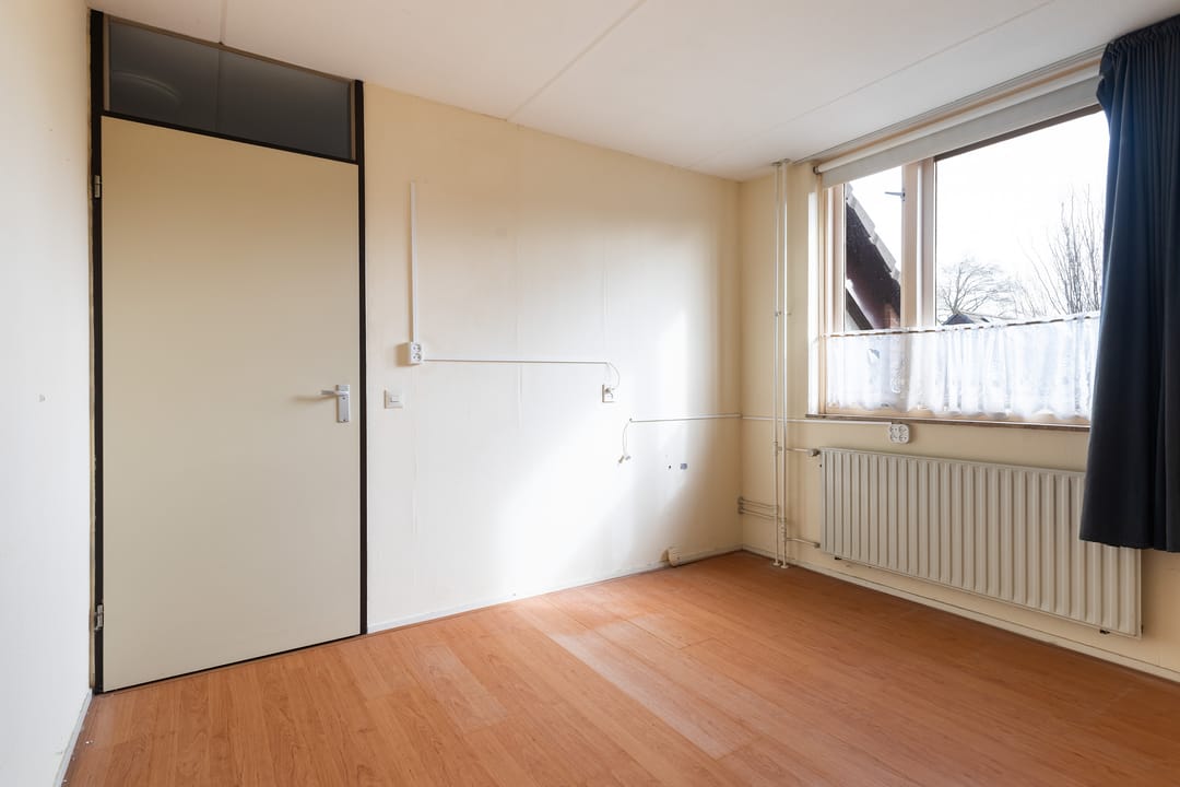 Spacious terraced house with south-west garden and potential for five bedrooms — 23