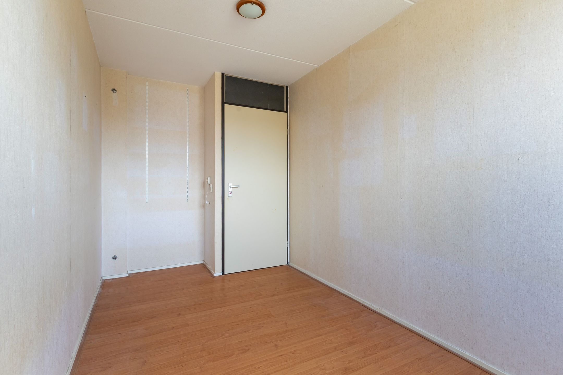 Spacious terraced house with south-west garden and potential for five bedrooms — 25