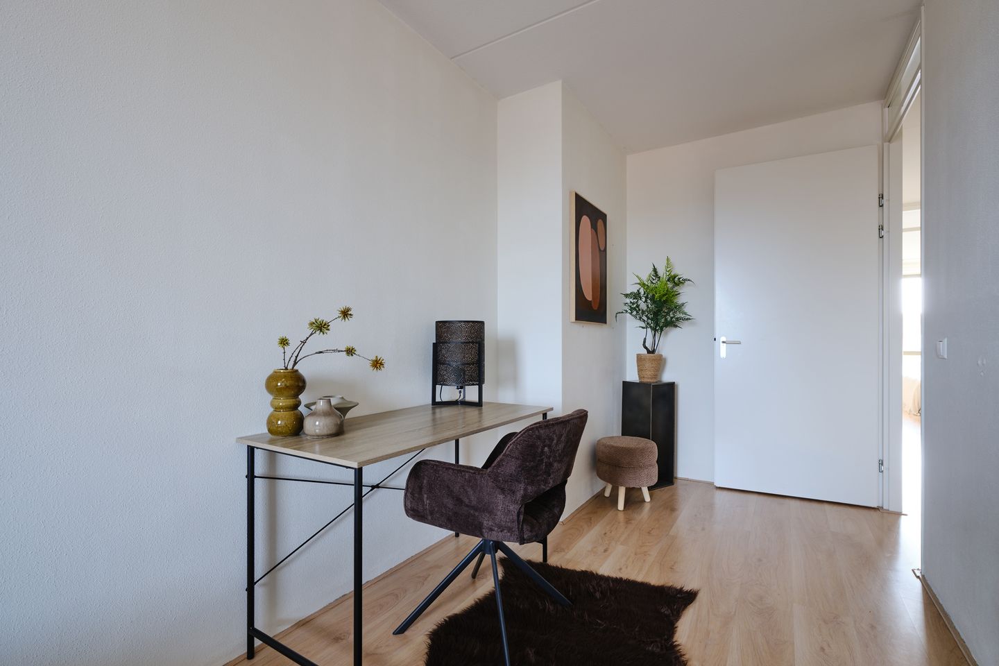 Spacious apartment with harbor view and private parking in Utrecht — 18