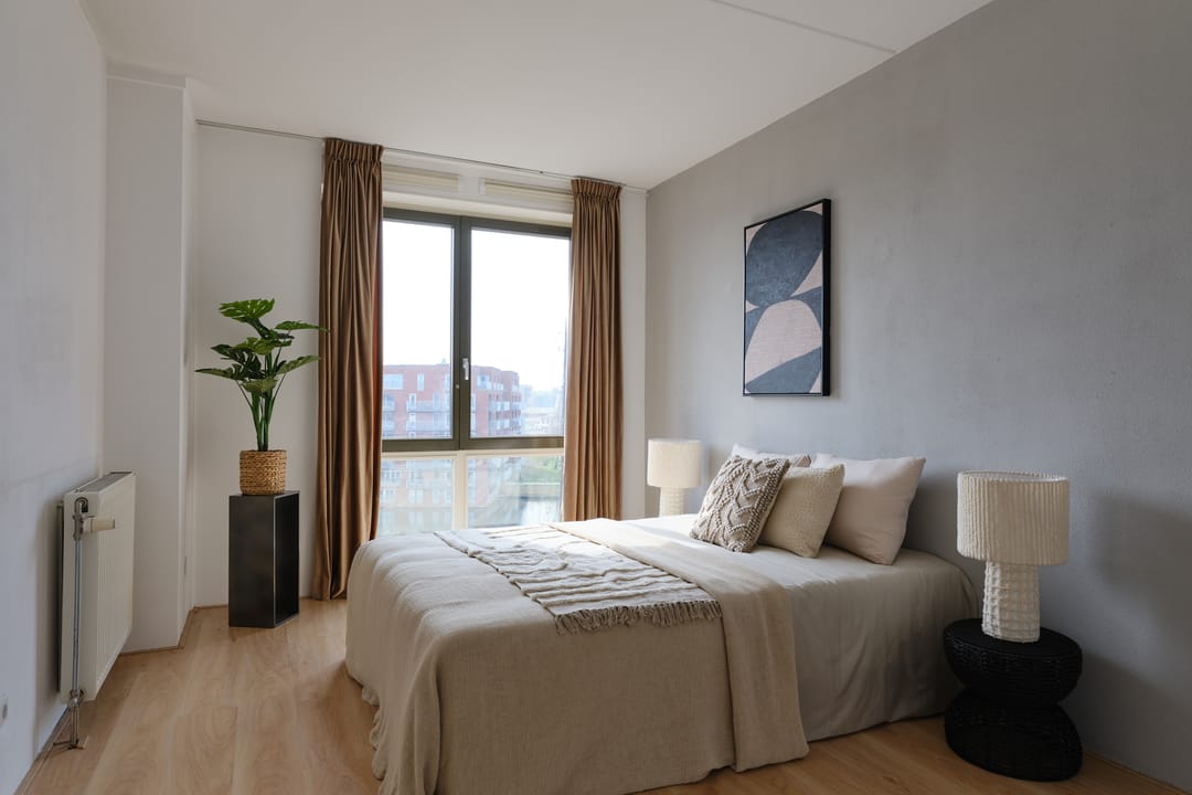 Spacious apartment with harbor view and private parking in Utrecht — 12