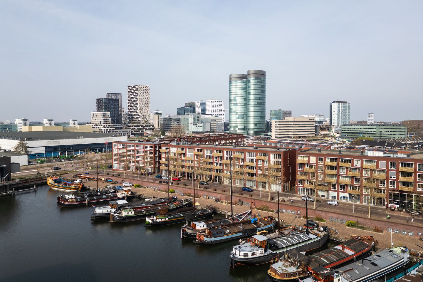 Spacious apartment with harbor view and private parking in Utrecht — 22
