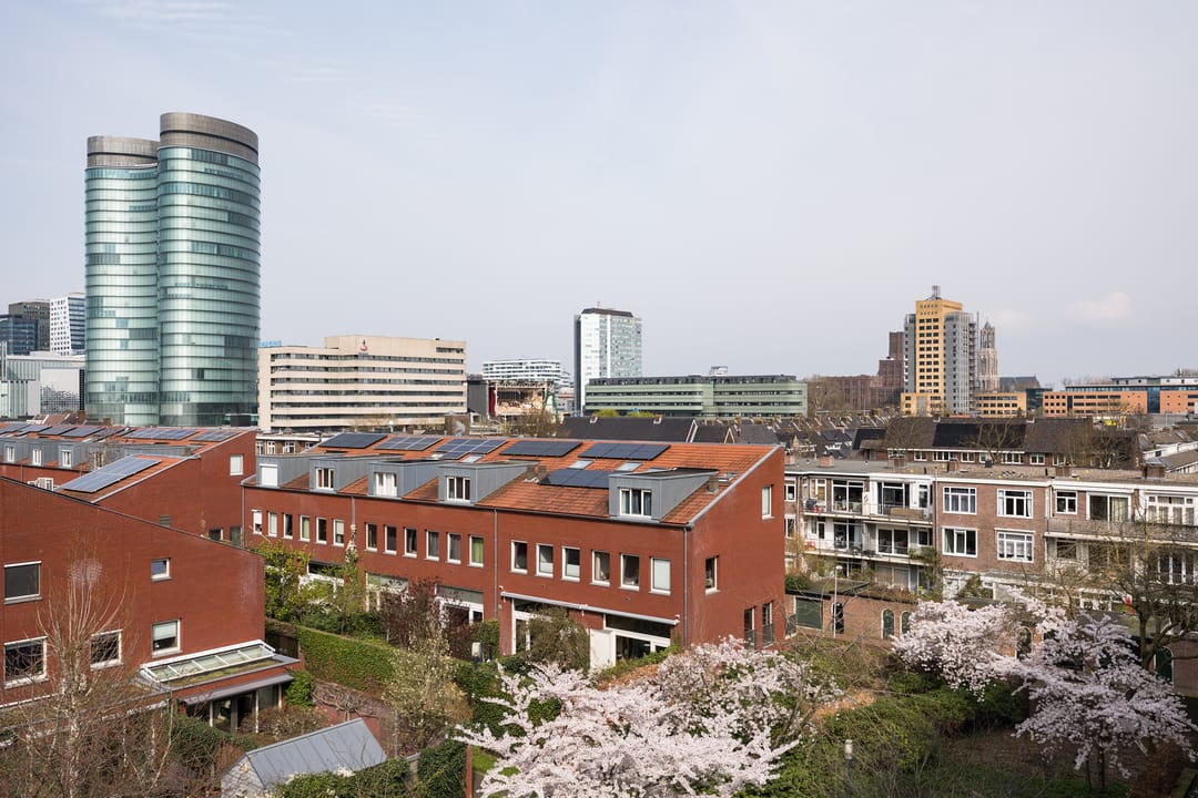 Spacious apartment with harbor view and private parking in Utrecht — 23