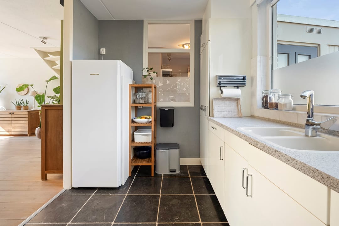 Spacious and Sustainable Family Home with Water Views in Den Helder — 16
