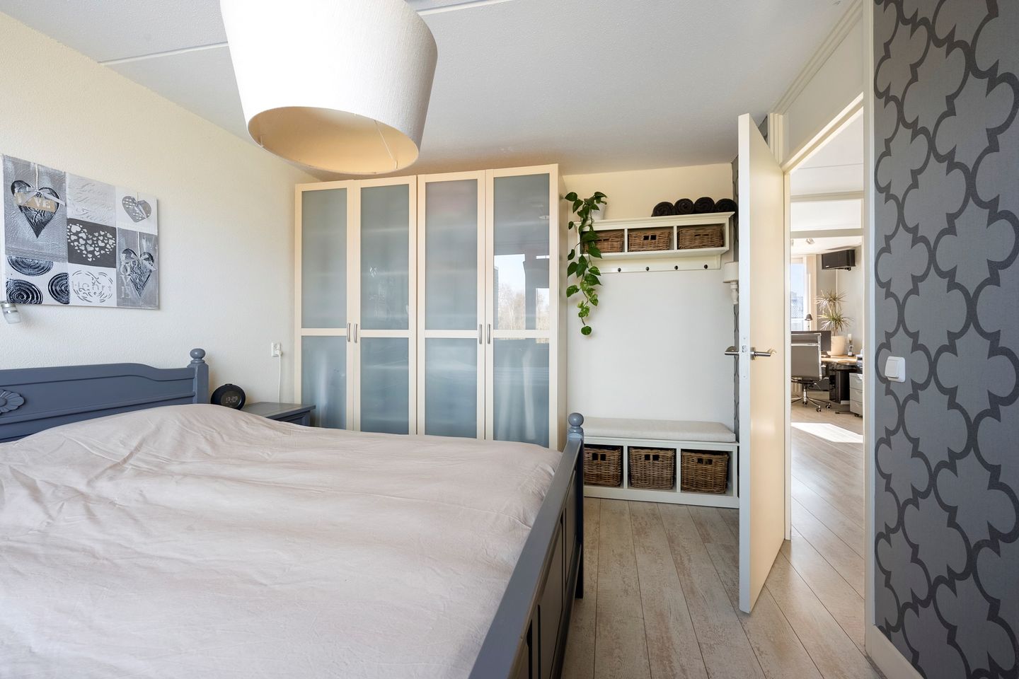 Spacious and Sustainable Family Home with Water Views in Den Helder — 27