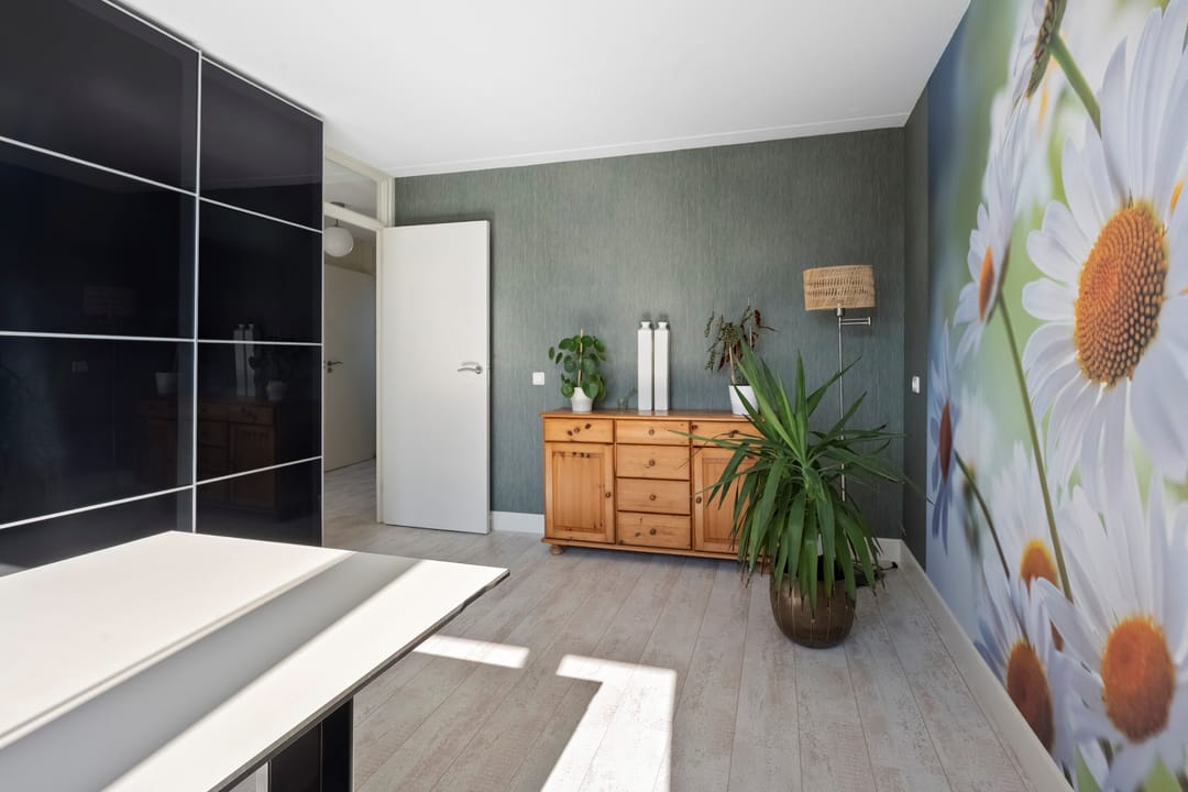 Spacious and Sustainable Family Home with Water Views in Den Helder — 32
