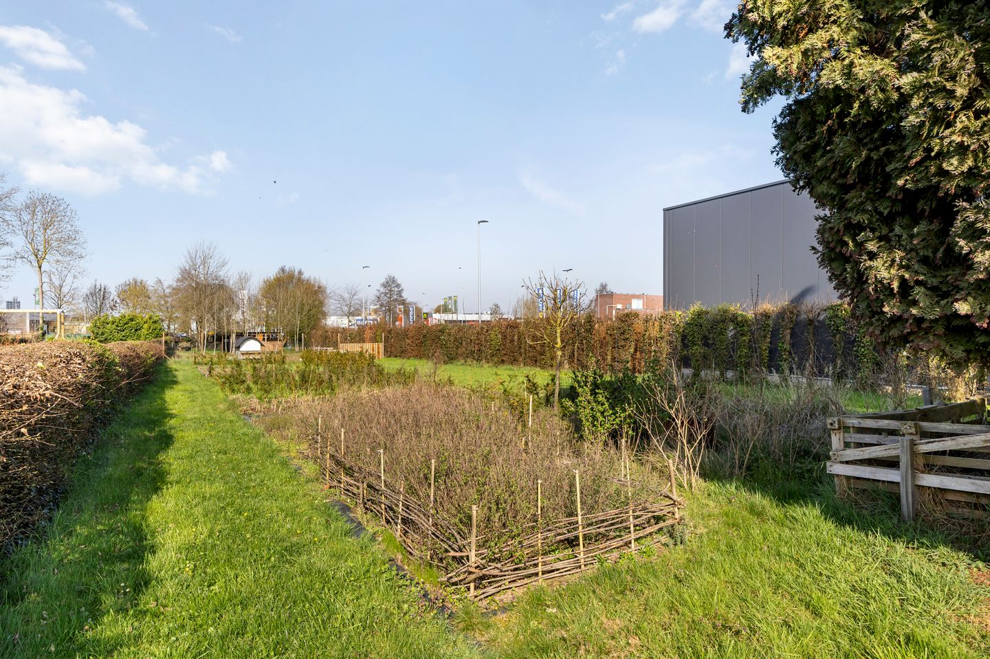 Unique Property with Historic Barn and Spacious Garden in Echt Centre — 15