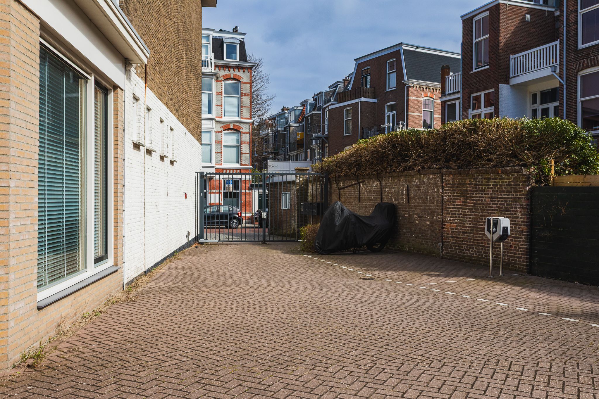 Photo 27 of Obrechtstraat 411