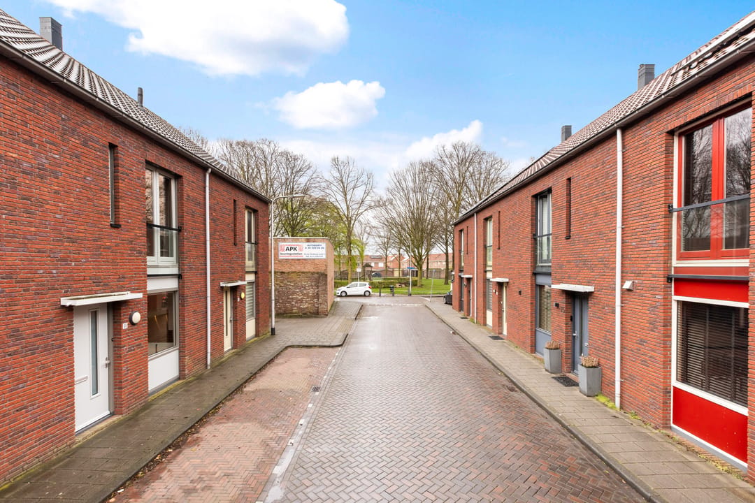 Sustainable family home with 4 bedrooms and sunny south-facing garden in Goirke, Tilburg — 31