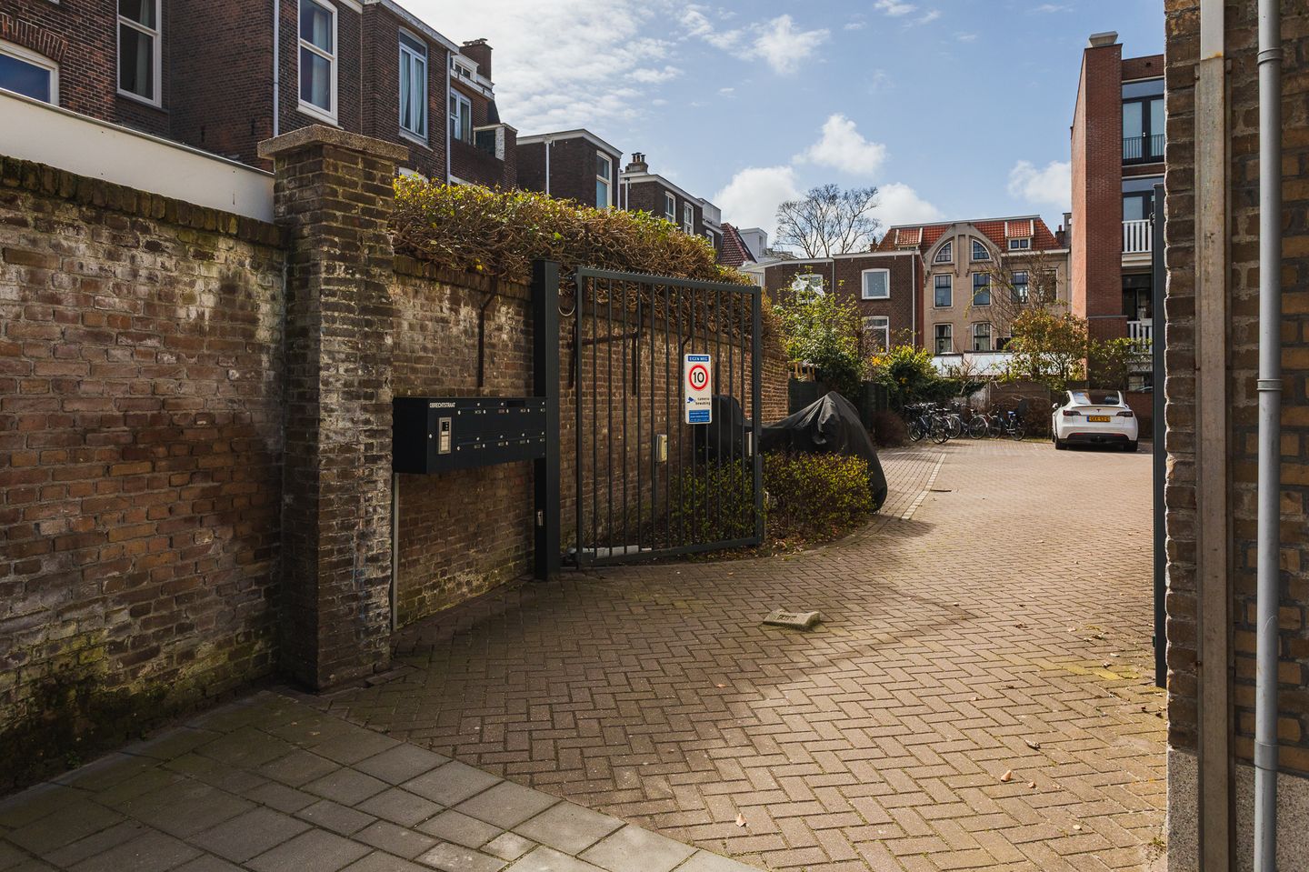 Photo 29 of Obrechtstraat 411