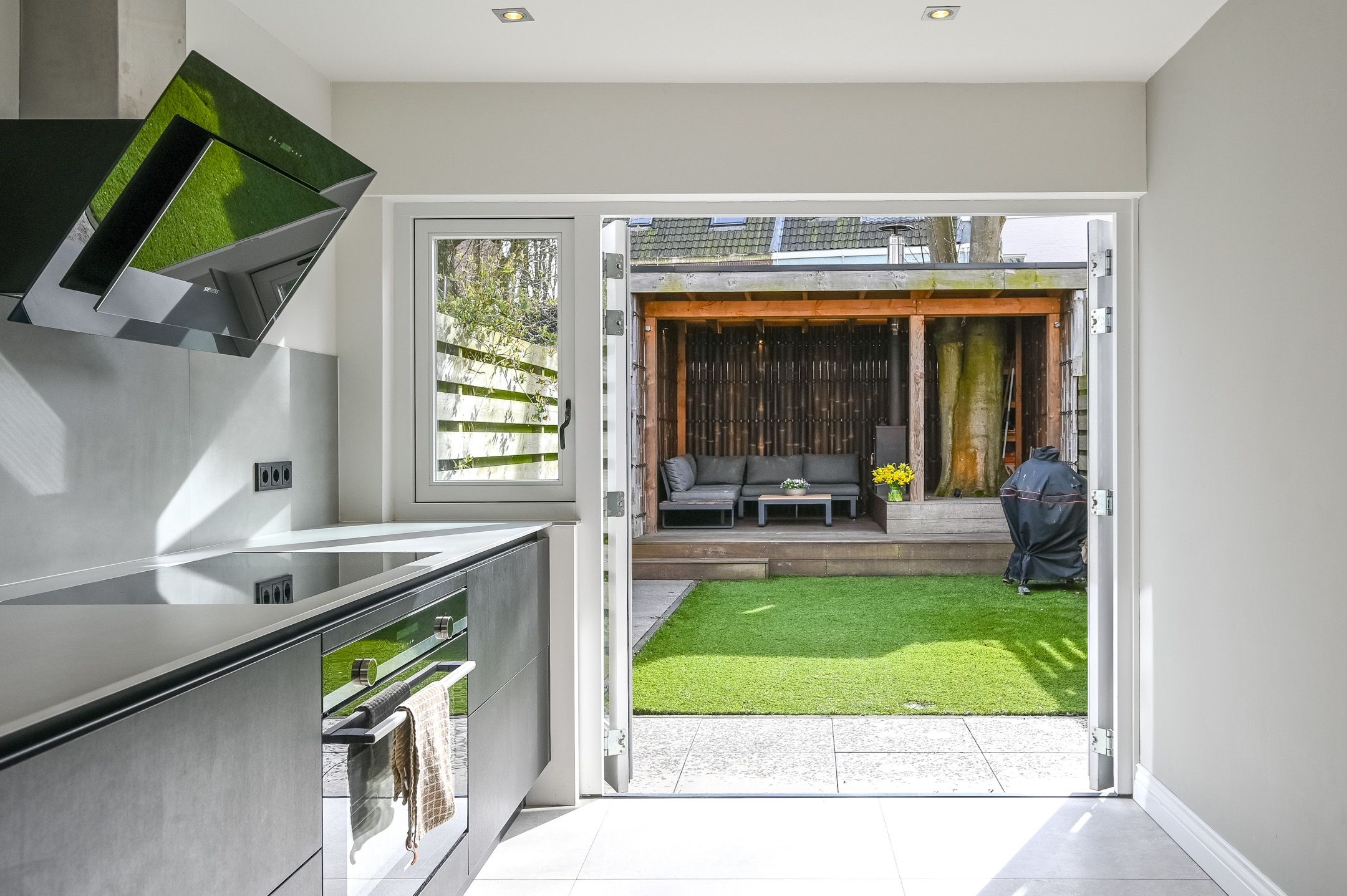 Characterful family home with south-facing garden in Haarlem's Leidsebuurt — 32
