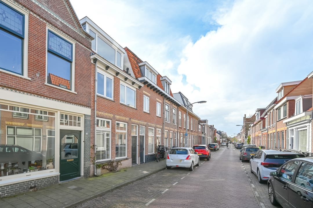 Characterful family home with south-facing garden in Haarlem's Leidsebuurt — 42