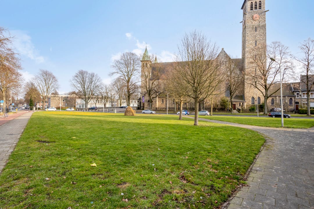 Exceptional detached villa with indoor pool, lift and double occupancy potential in Maastricht — 55
