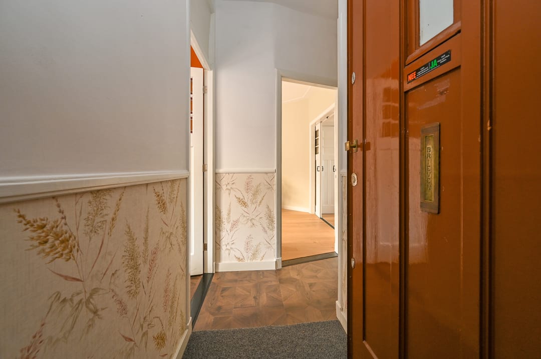 Ready-to-move-in apartment with luxury kitchen in Den Haag Oostbroek-Noord — 20