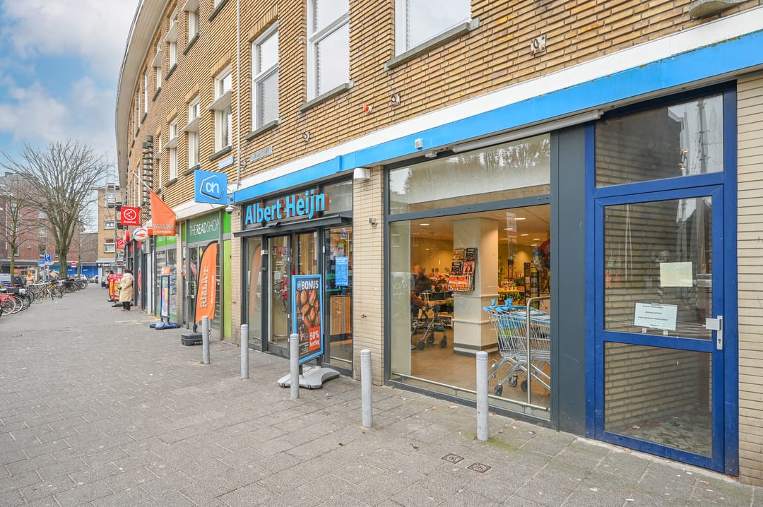 Ready-to-move-in apartment with luxury kitchen in Den Haag Oostbroek-Noord — 25