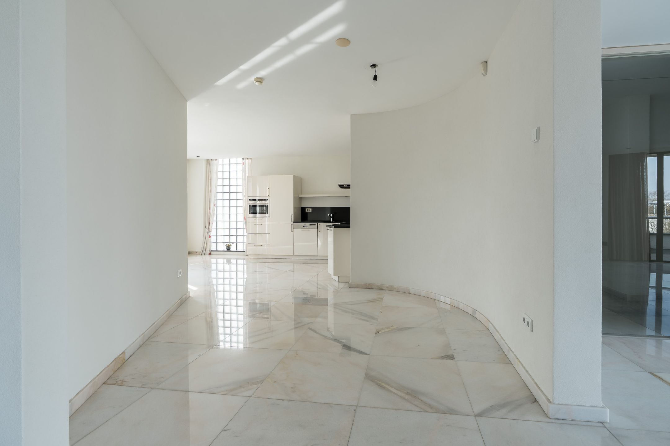 Foto 9 van Emmasingel 87-C