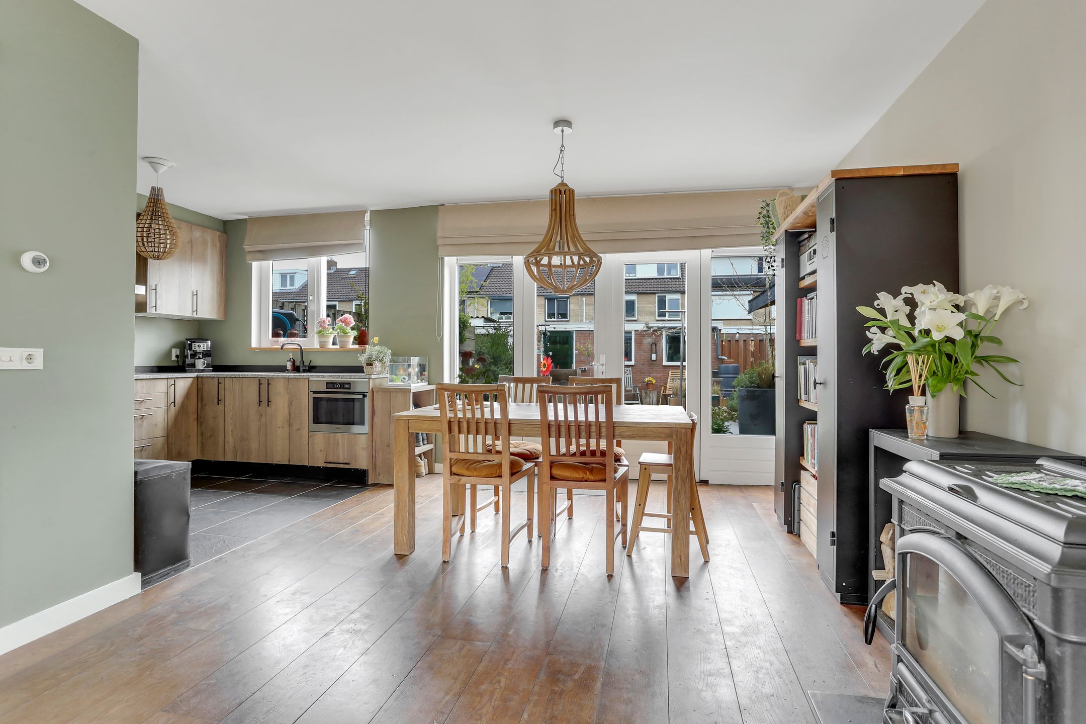 Photo 9 of van Almondestraat 8