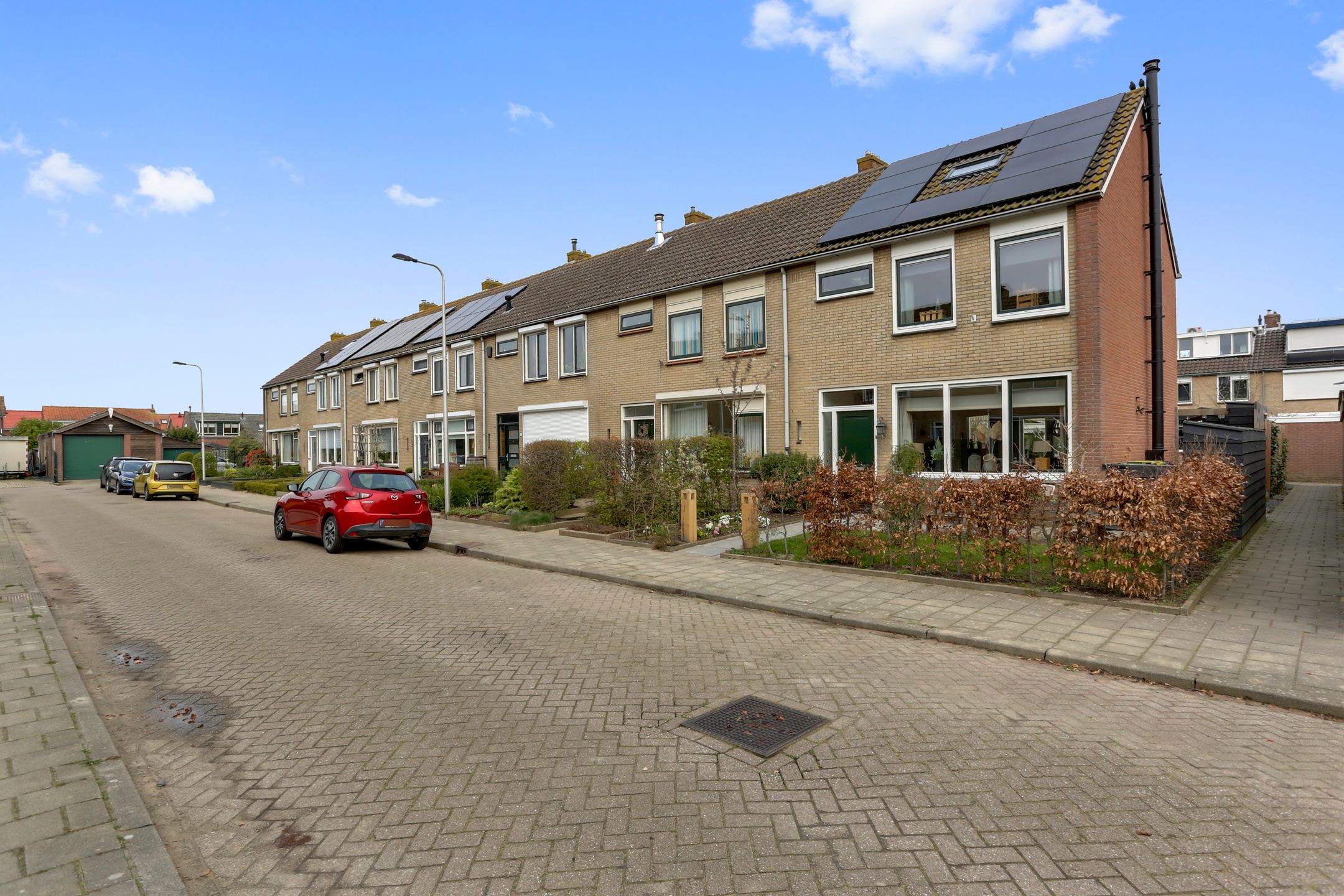 Photo 33 of van Almondestraat 8