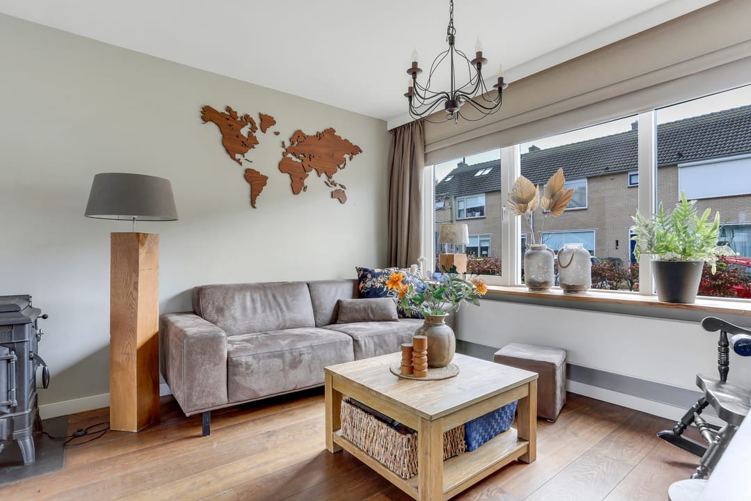 Photo 7 of van Almondestraat 8