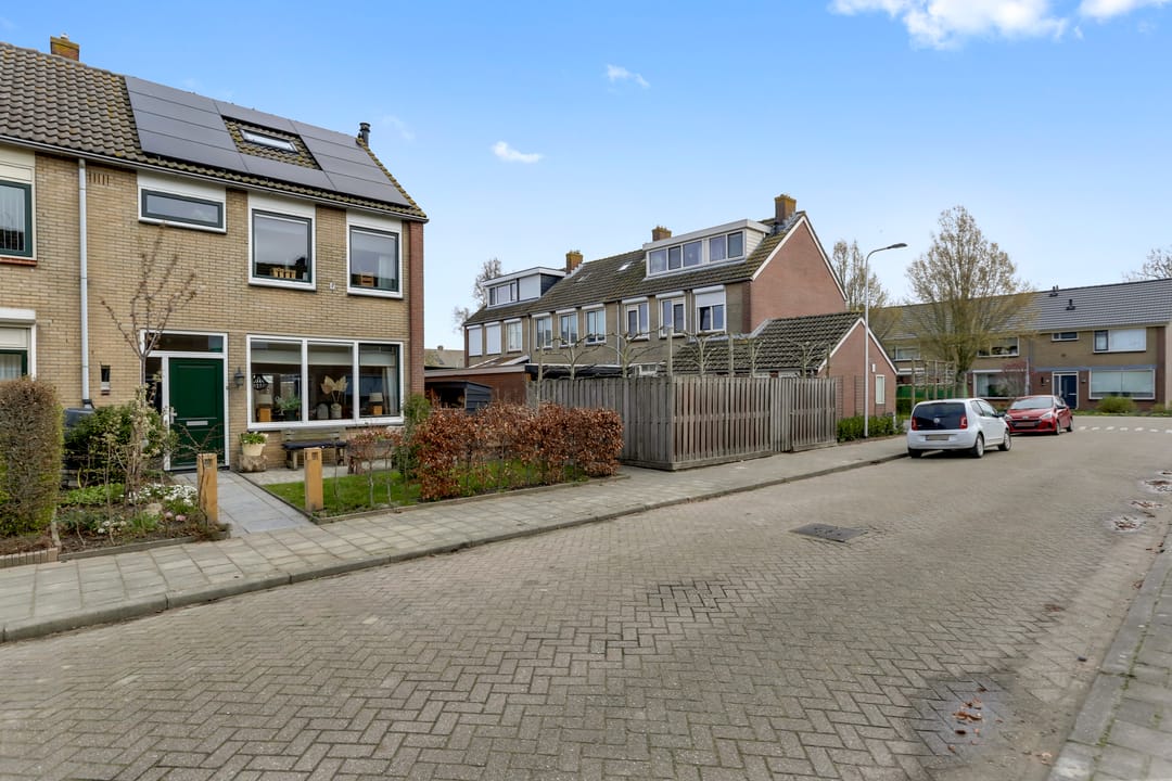 Photo 32 of van Almondestraat 8