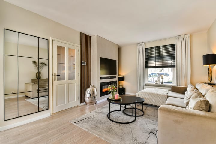 Photo 2 of Wielhovenstraat 6