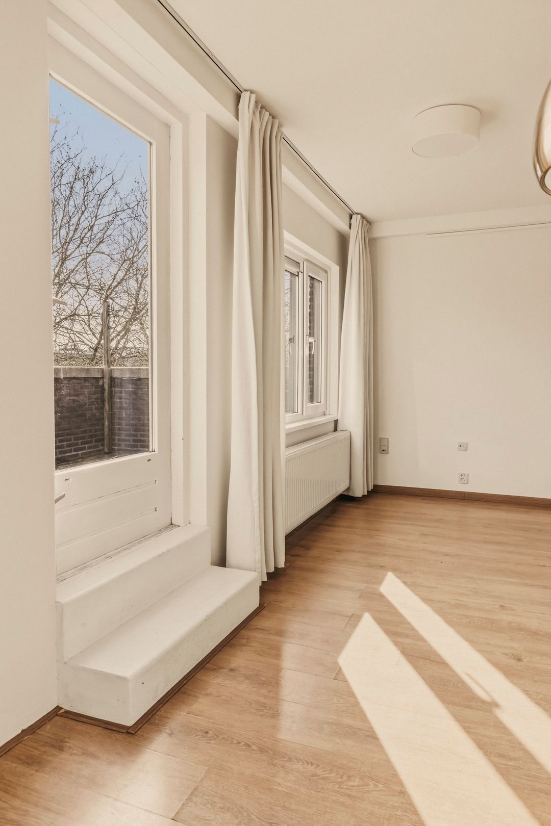 Light Apartment with South-Facing Rooftop Terrace in Amsterdam — 12