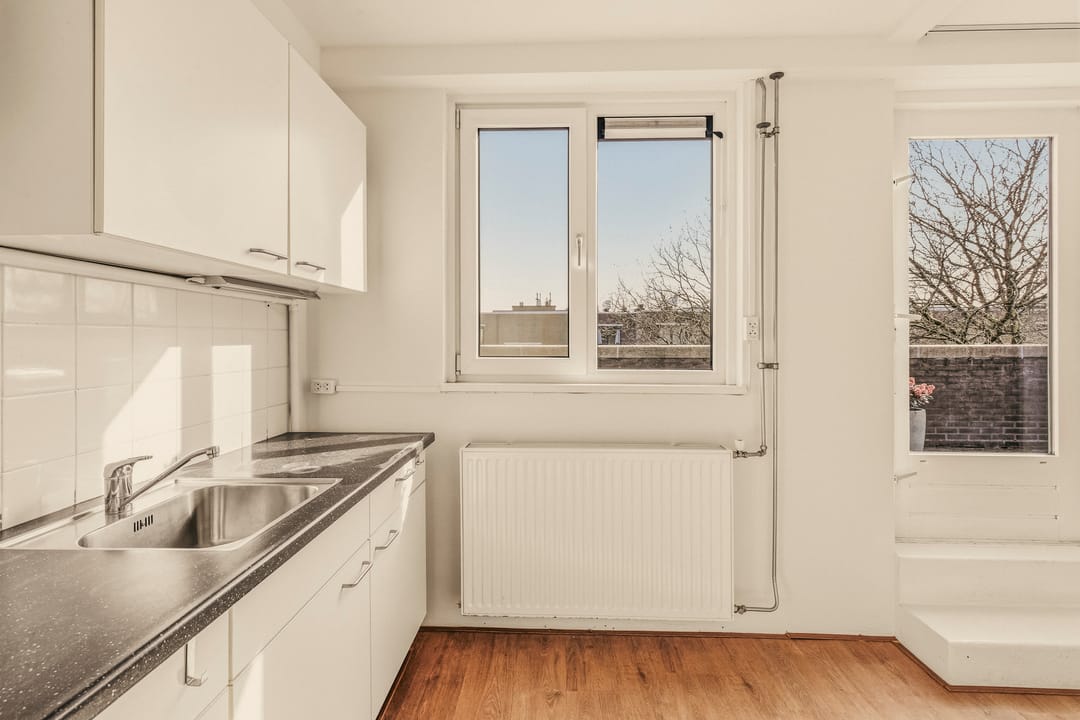 Light Apartment with South-Facing Rooftop Terrace in Amsterdam — 16