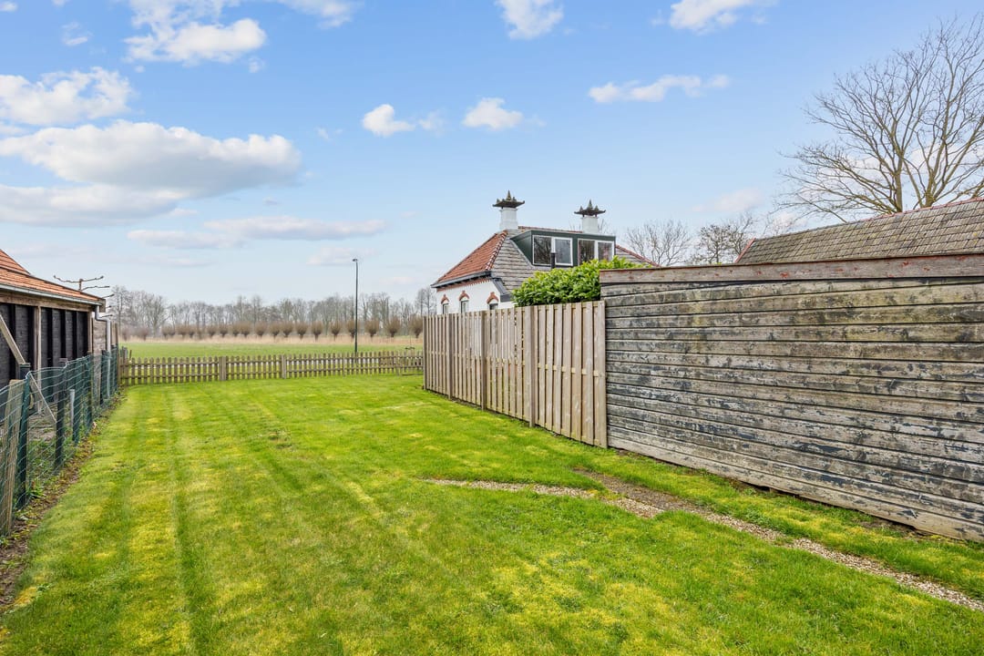 Detached family home with expansive plot and scenic views near estate Verhildersum — 35