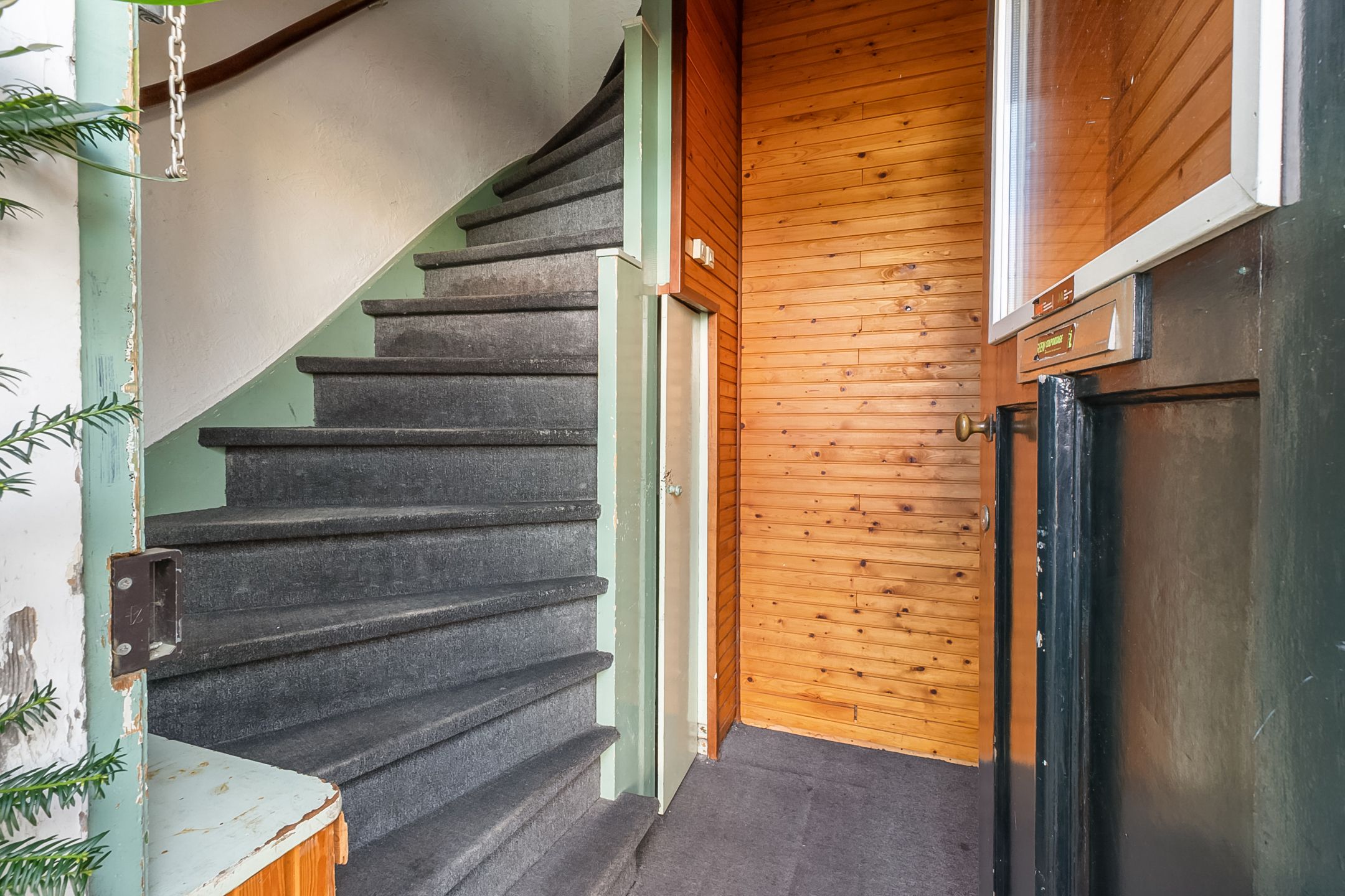 Eye-catching 3-room upper apartment in Geuzenbuurt Hilversum — 14