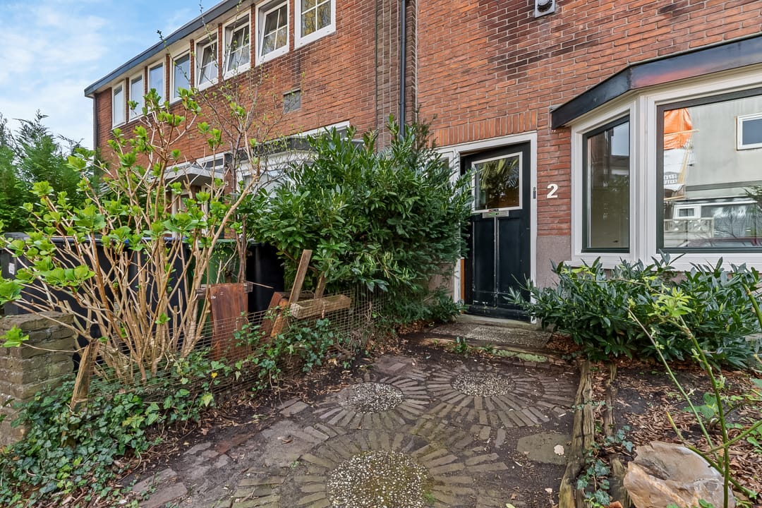 Eye-catching 3-room upper apartment in Geuzenbuurt Hilversum — 15