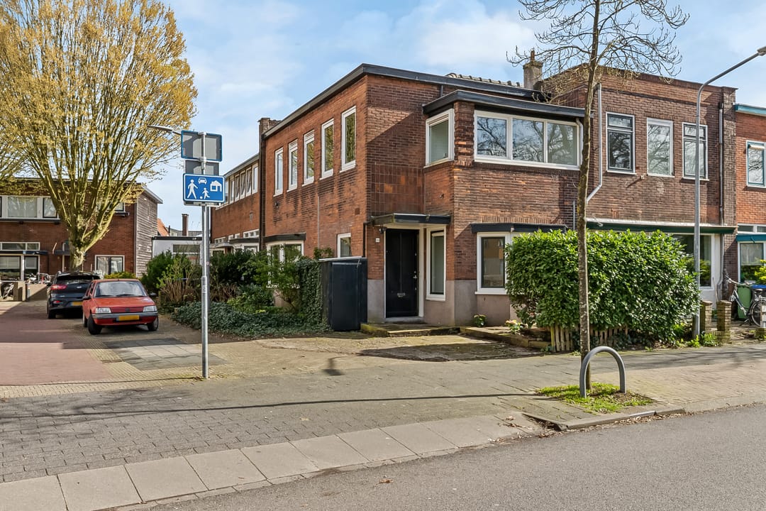 Eye-catching 3-room upper apartment in Geuzenbuurt Hilversum — 16