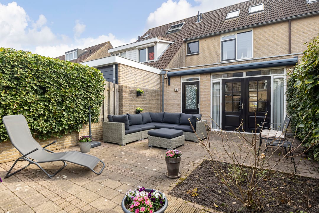 Spacious Family Home with Extension and Sunny Garden in Veenendaal-West — 37