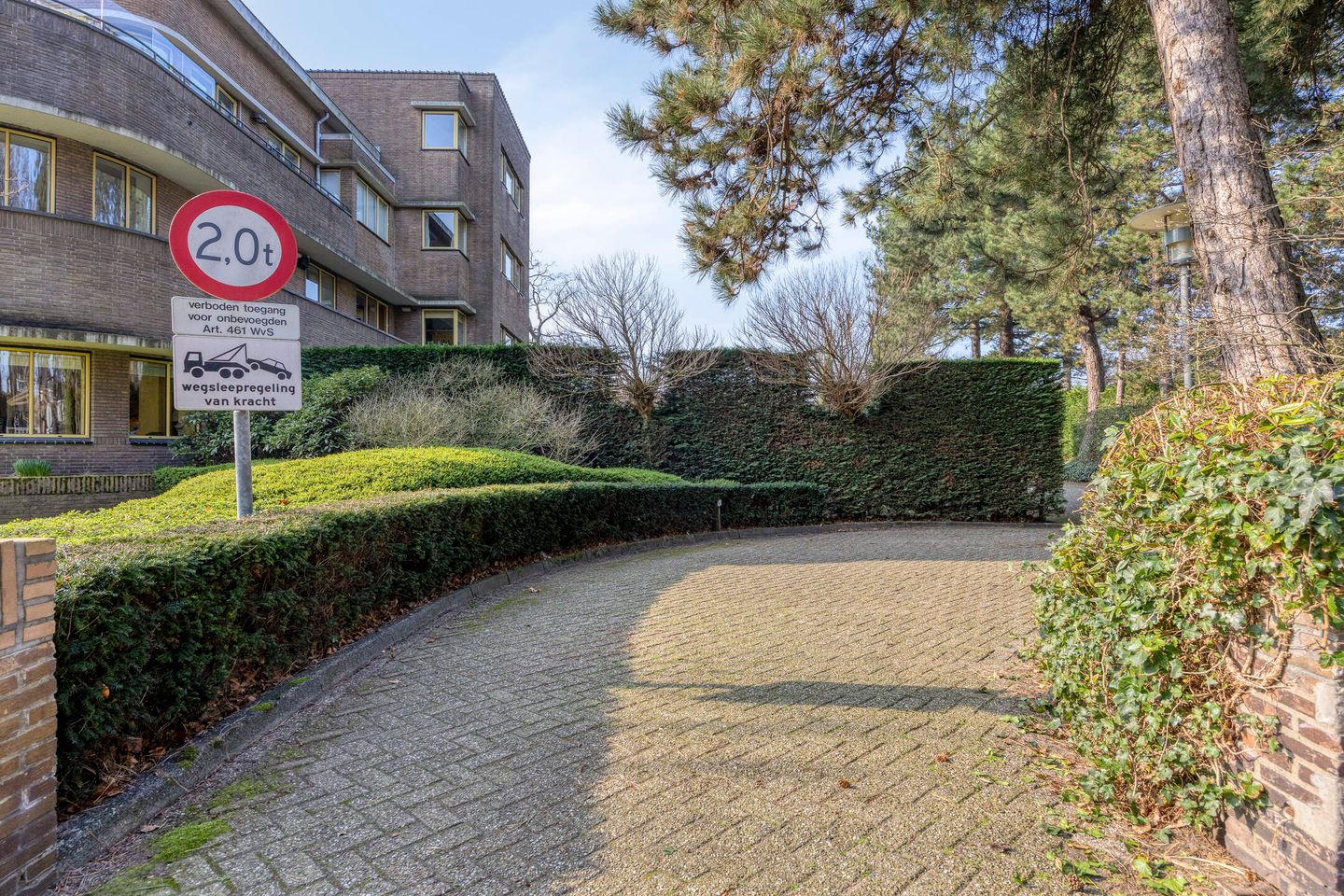 Spacious 241m² Apartment in Historic National Monument De Hogenhout — 73