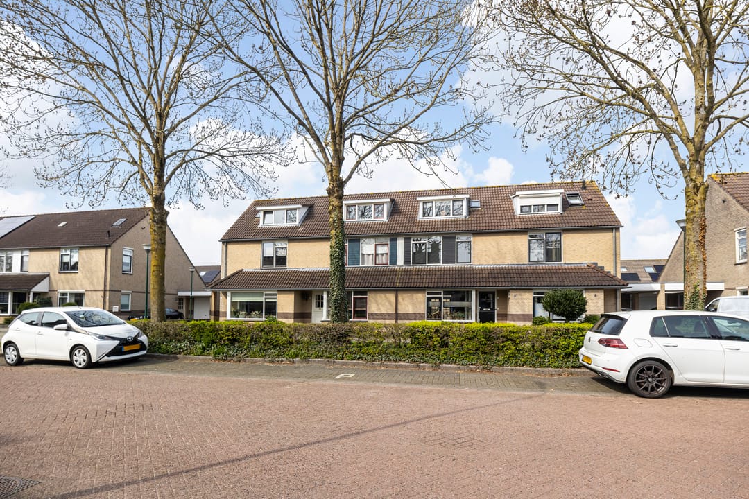 Spacious Family Home with Extension and Sunny Garden in Veenendaal-West — 45