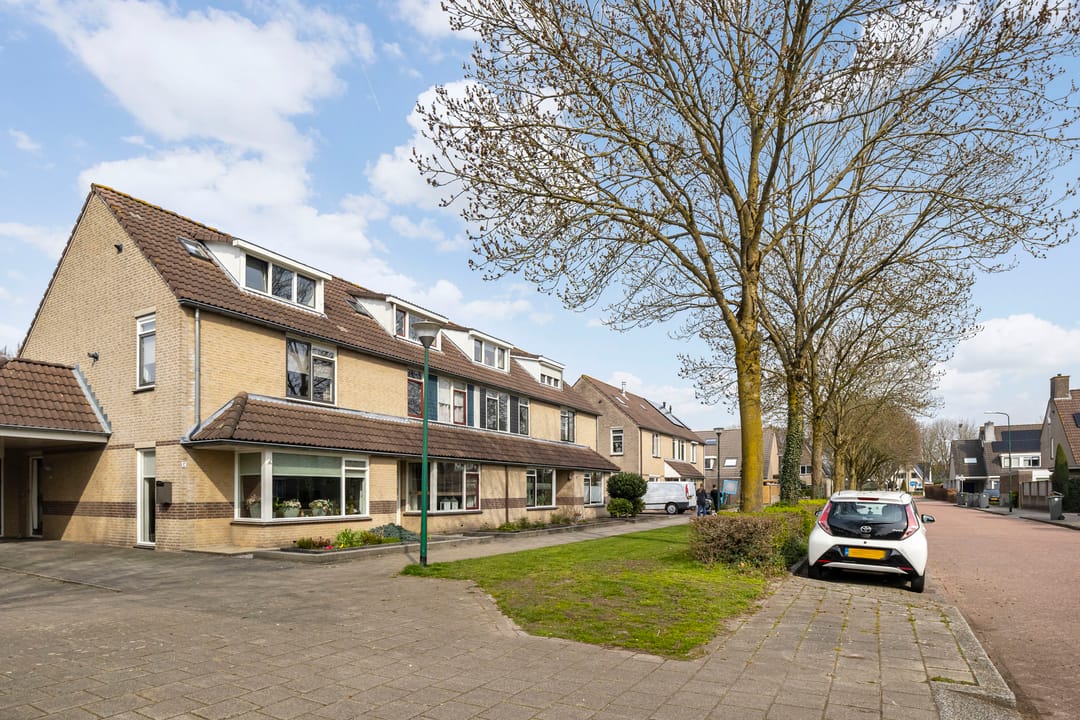 Spacious Family Home with Extension and Sunny Garden in Veenendaal-West — 46