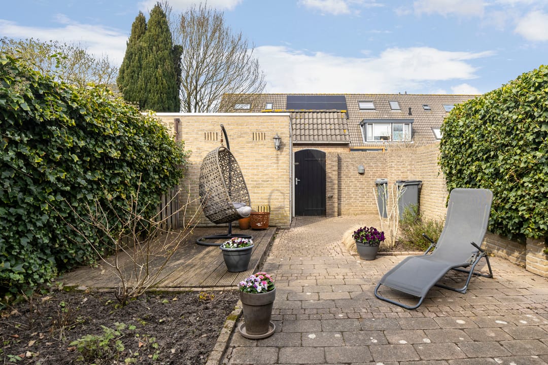 Spacious Family Home with Extension and Sunny Garden in Veenendaal-West — 36