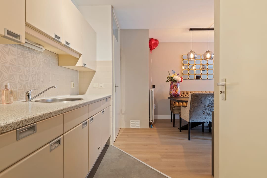 Well-maintained apartment with balcony and church view in Venlo center — 24