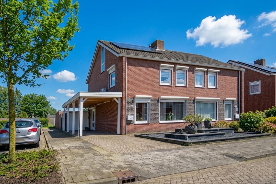 Spacious extended semi-detached home with four bedrooms in St. Willebrord — 46