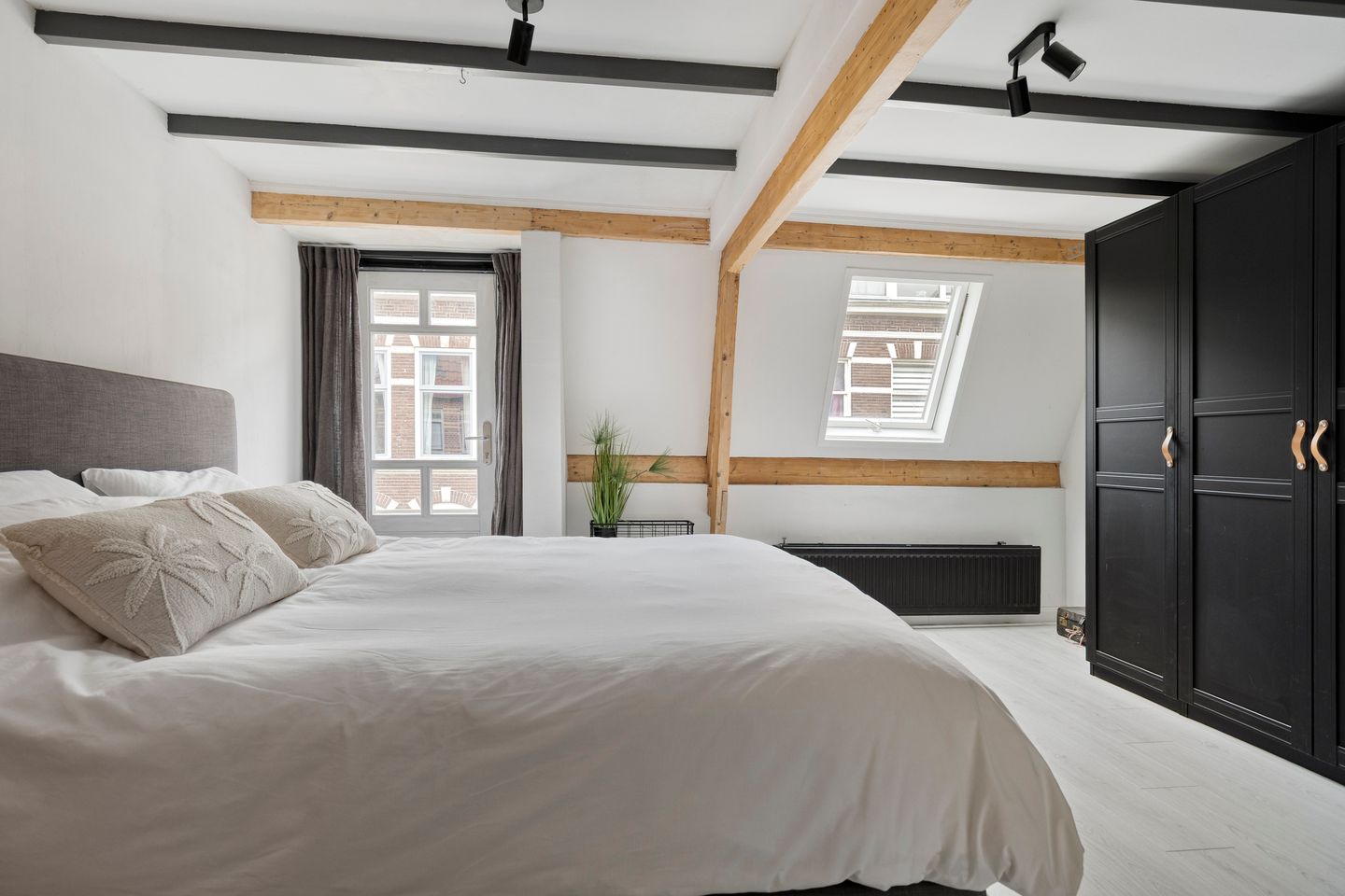 Charming Monumental Terraced Home with South-Facing Garden in Haarlem — 19
