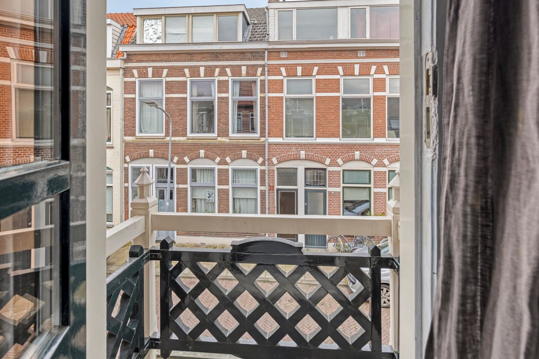 Charming Monumental Terraced Home with South-Facing Garden in Haarlem — 22