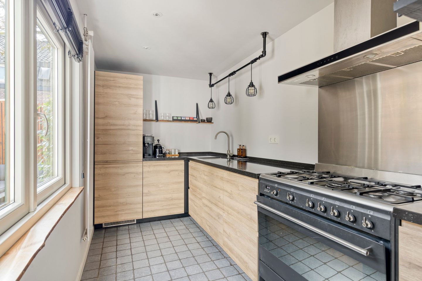 Charming Monumental Terraced Home with South-Facing Garden in Haarlem — 13
