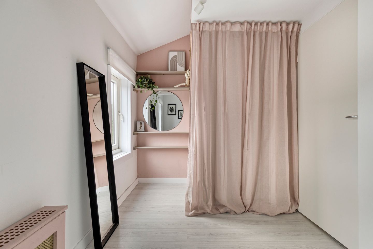 Charming Monumental Terraced Home with South-Facing Garden in Haarlem — 24