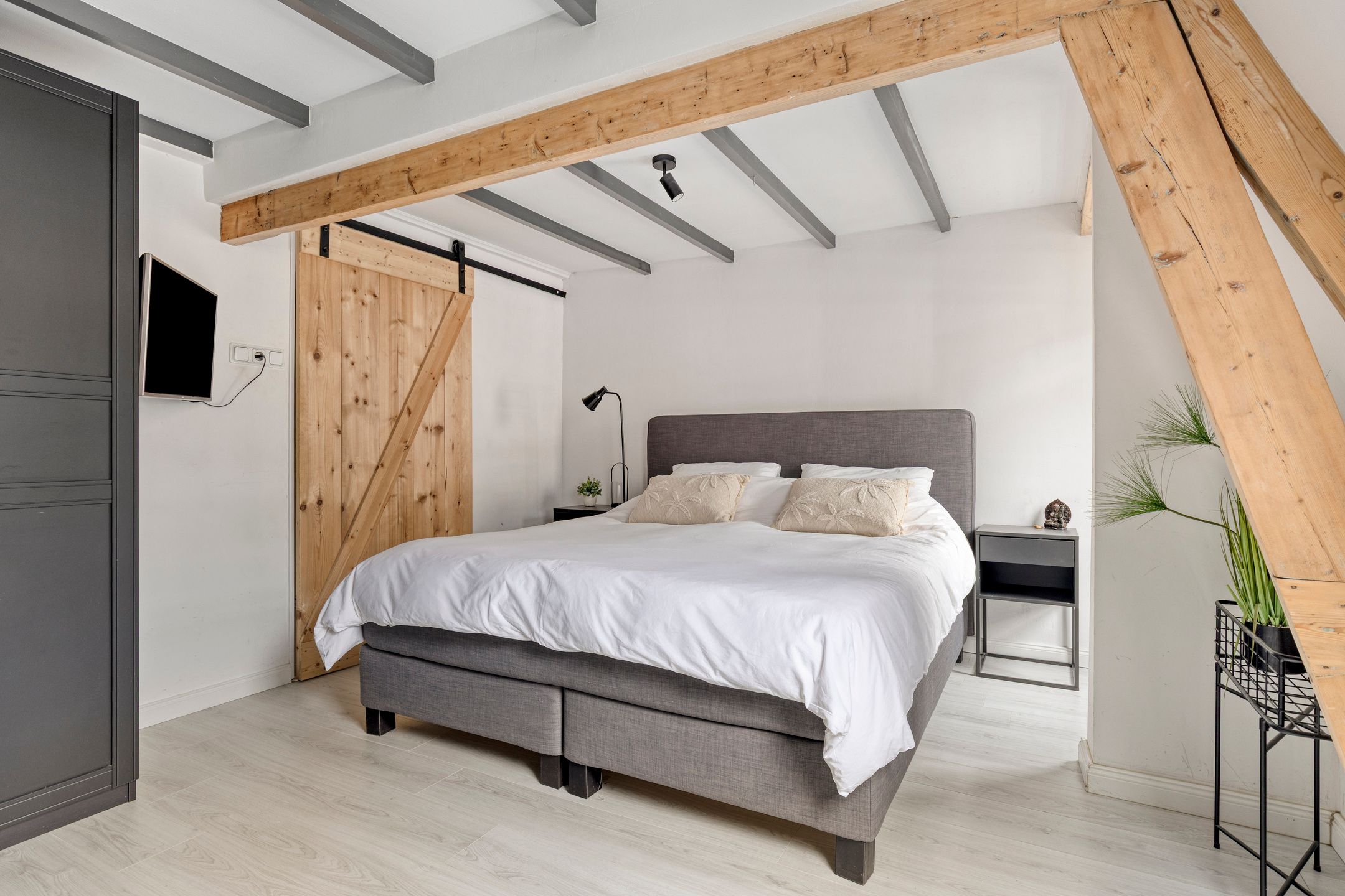 Charming Monumental Terraced Home with South-Facing Garden in Haarlem — 20