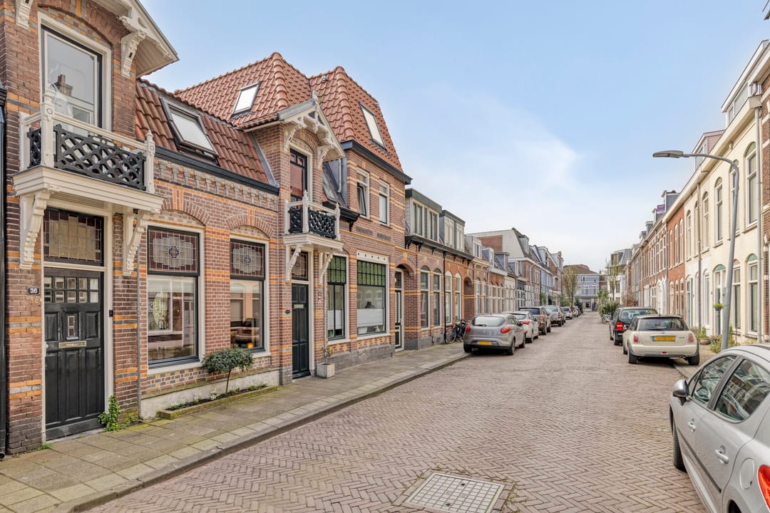 Charming Monumental Terraced Home with South-Facing Garden in Haarlem — 31