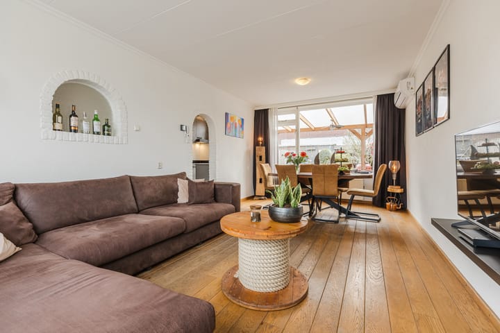 Foto 2 van Middenweg 2