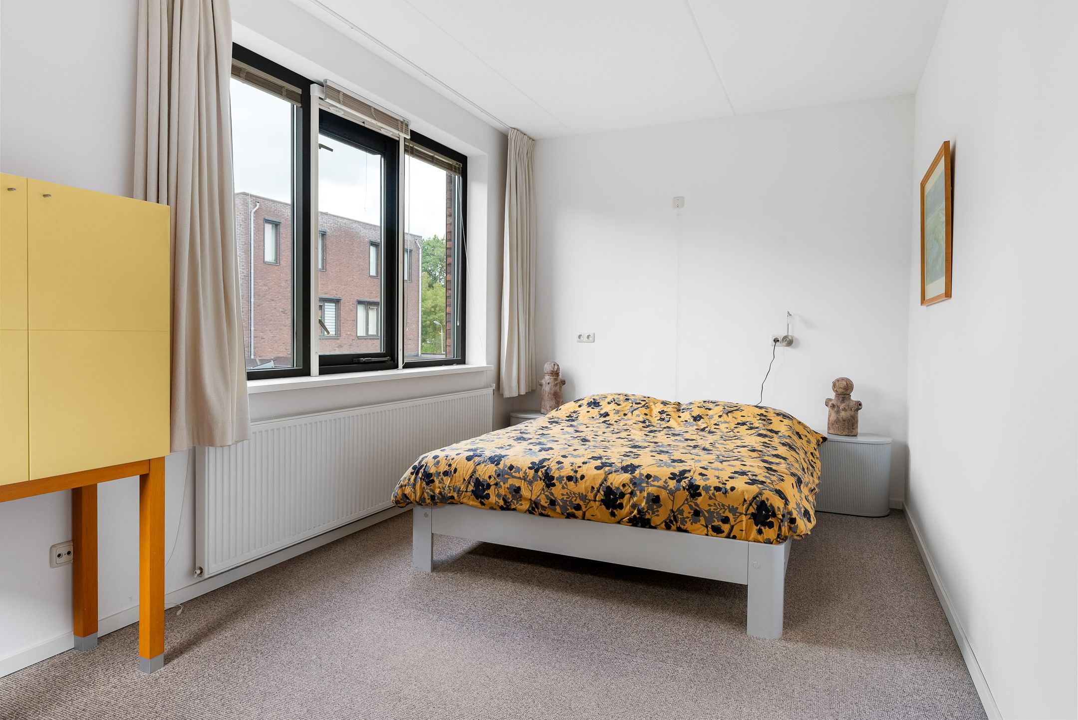 Spacious Semi-Detached Home with Garage and Roof Terrace — 20