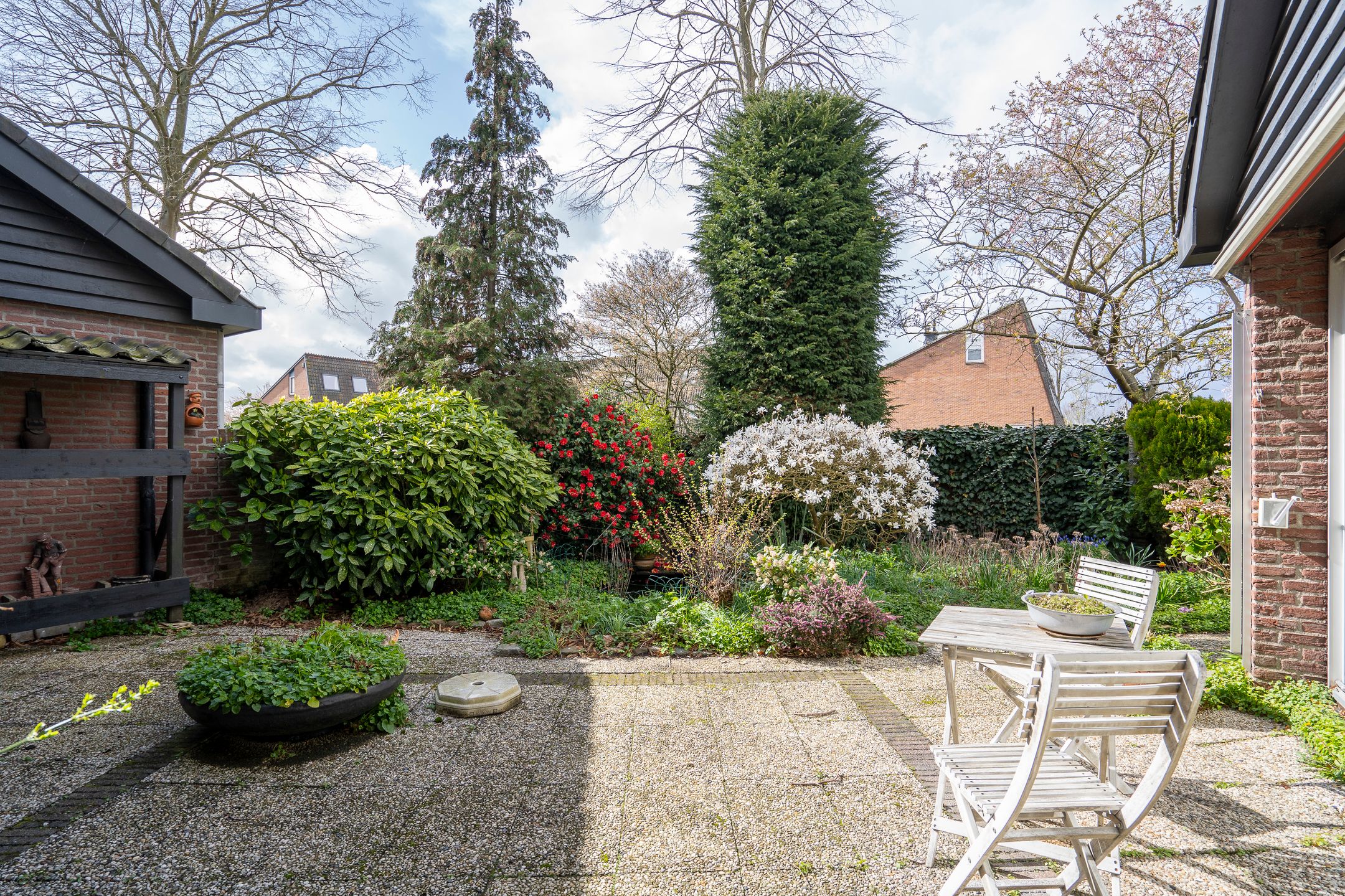Spacious Semi-Detached Bungalow with Five Bedrooms and Garage in Child-Friendly Neighborhood — 35